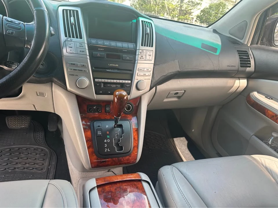 2005 Lexus RX 2nd Gen - Image 6 of 14