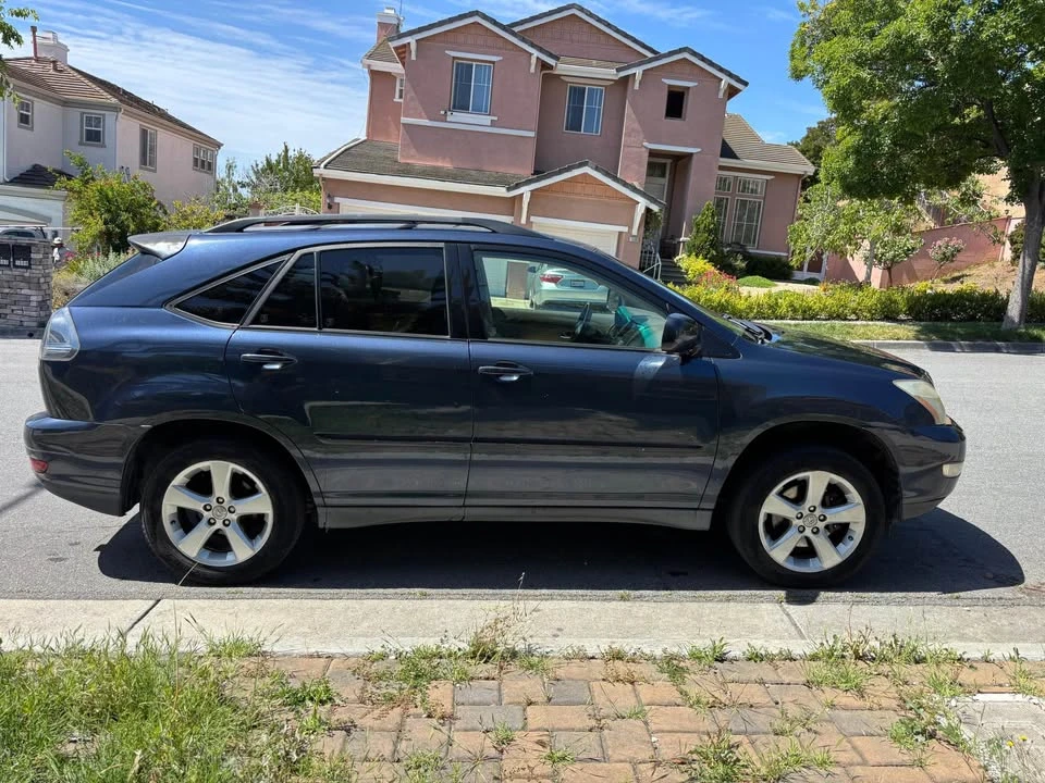 2005 Lexus RX 2nd Gen - Image 2 of 20