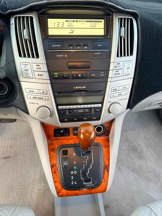 2005 Lexus RX 2nd Gen - Image 13 of 18