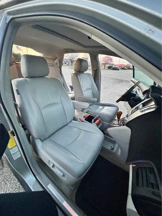 2005 Lexus RX 2nd Gen - Image 6 of 11