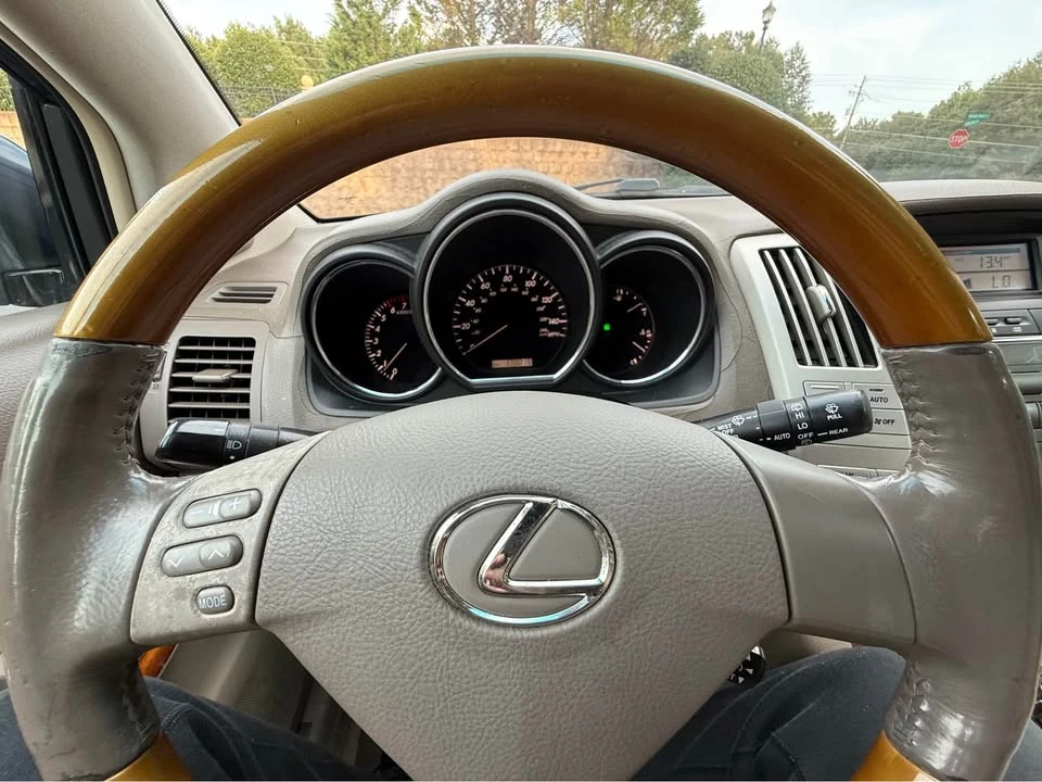 2005 Lexus RX 2nd Gen - Image 16 of 20
