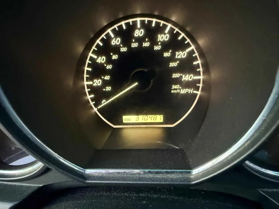 2005 Lexus RX 2nd Gen - Image 12 of 18