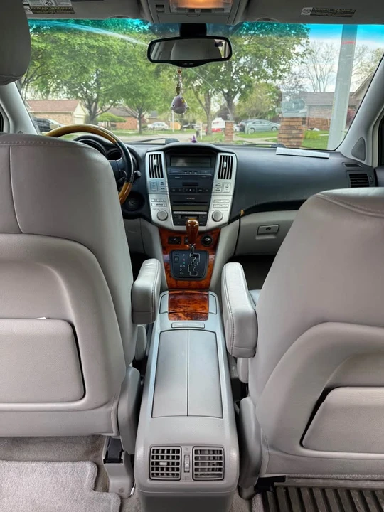 2005 Lexus RX 2nd Gen - Image 8 of 15