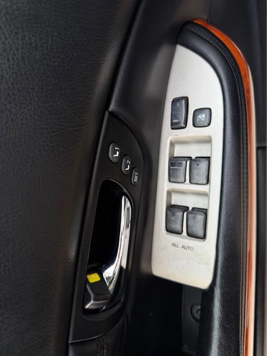2005 Lexus RX 2nd Gen - Image 15 of 16