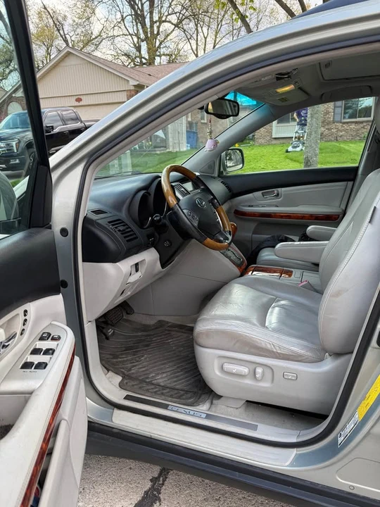 2005 Lexus RX 2nd Gen - Image 7 of 15