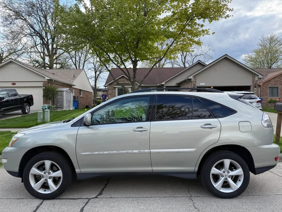 2005 Lexus RX 2nd Gen - Image 4 of 15