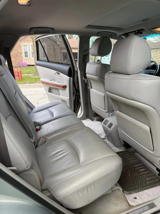 2005 Lexus RX 2nd Gen - Image 11 of 15