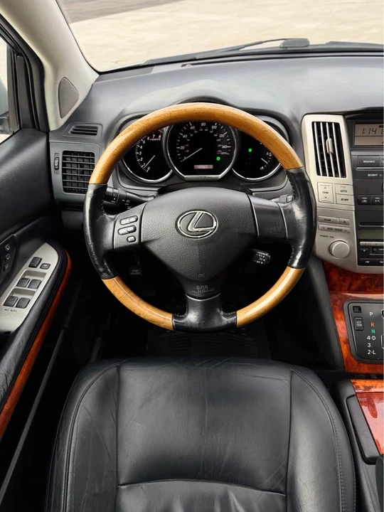 2005 Lexus RX 2nd Gen - Image 11 of 16