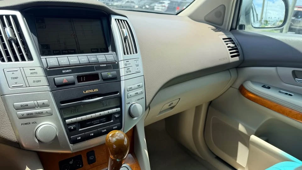 2005 Lexus RX 2nd Gen - Image 12 of 13