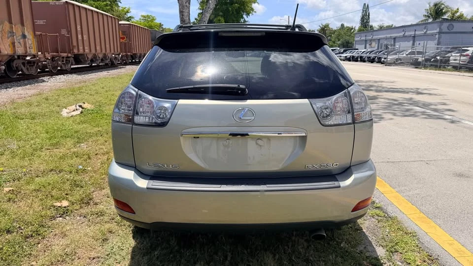 2005 Lexus RX 2nd Gen - Image 7 of 13