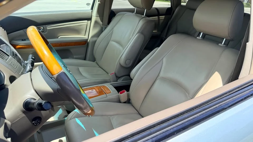 2005 Lexus RX 2nd Gen - Image 4 of 13
