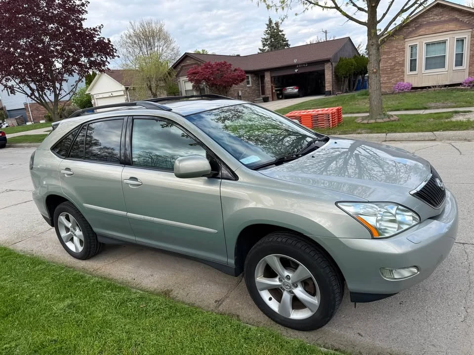 2005 Lexus RX 2nd Gen - Image 3 of 15