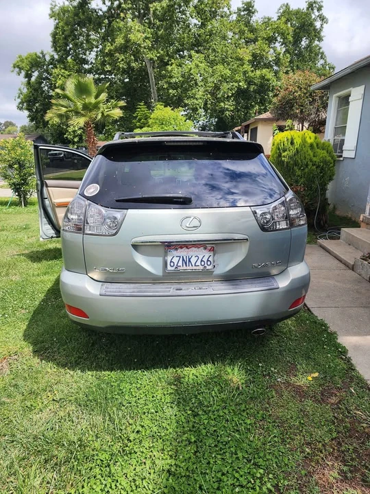2005 Lexus RX 2nd Gen - Image 2 of 7