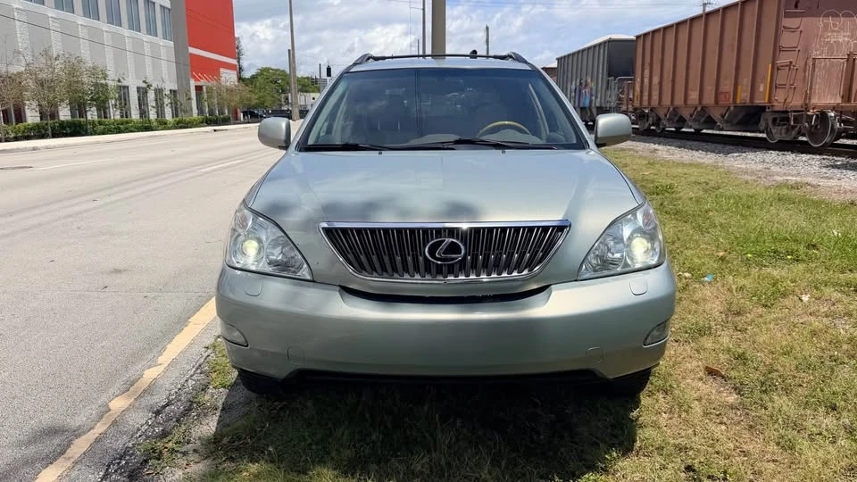 2005 Lexus RX 2nd Gen - Image 2 of 13