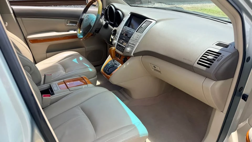 2005 Lexus RX 2nd Gen - Image 9 of 13