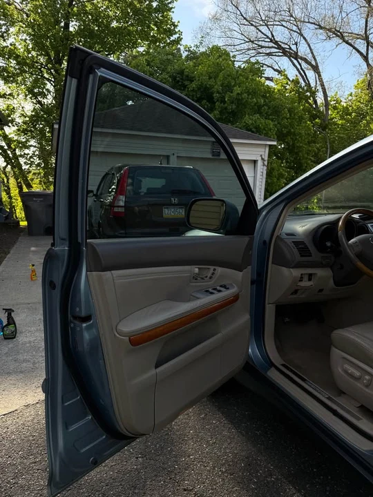 2005 Lexus RX 2nd Gen - Image 16 of 18