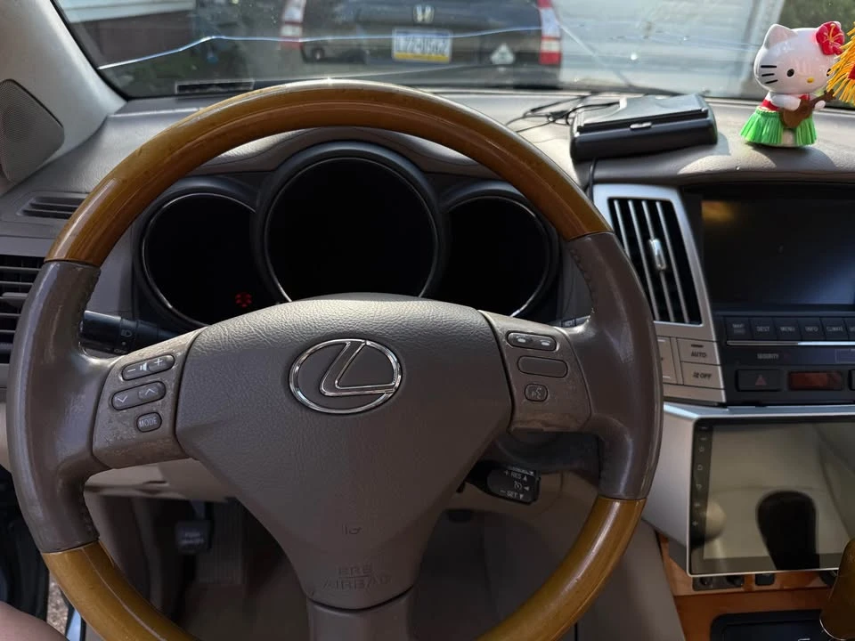 2005 Lexus RX 2nd Gen - Image 17 of 18