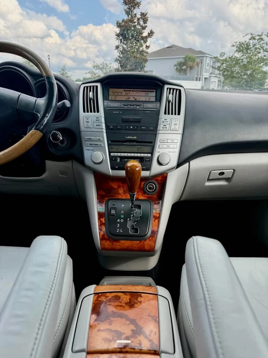 2005 Lexus RX 2nd Gen - Image 9 of 20