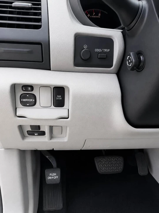 2005 Lexus RX 2nd Gen - Image 19 of 20