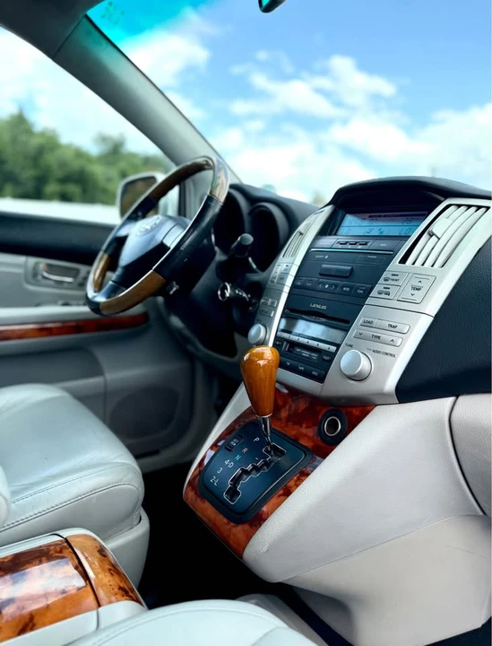 2005 Lexus RX 2nd Gen - Image 16 of 20