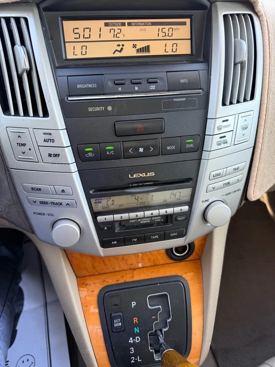 2005 Lexus RX 2nd Gen - Image 15 of 18