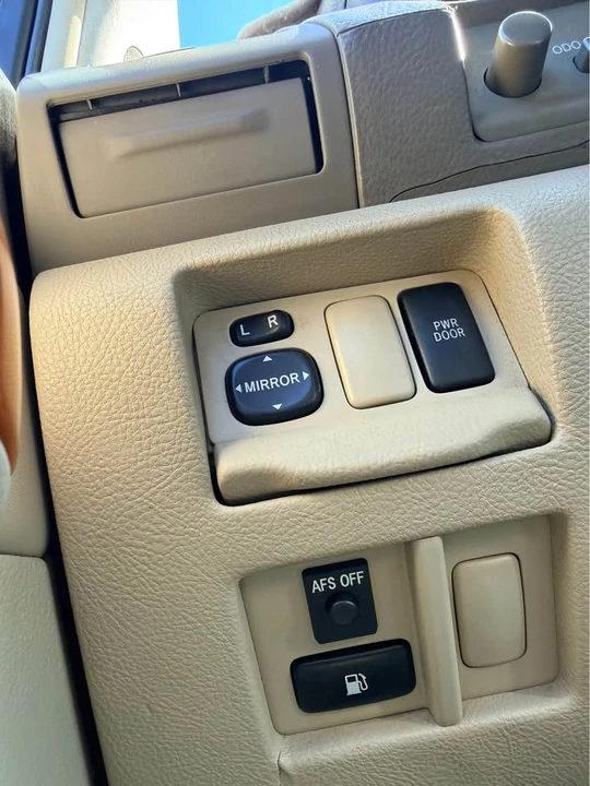 2005 Lexus RX 2nd Gen - Image 17 of 18