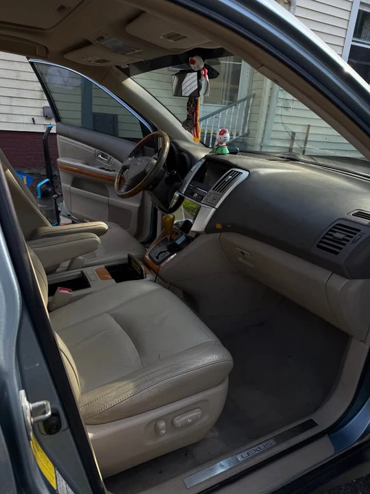 2005 Lexus RX 2nd Gen - Image 9 of 18
