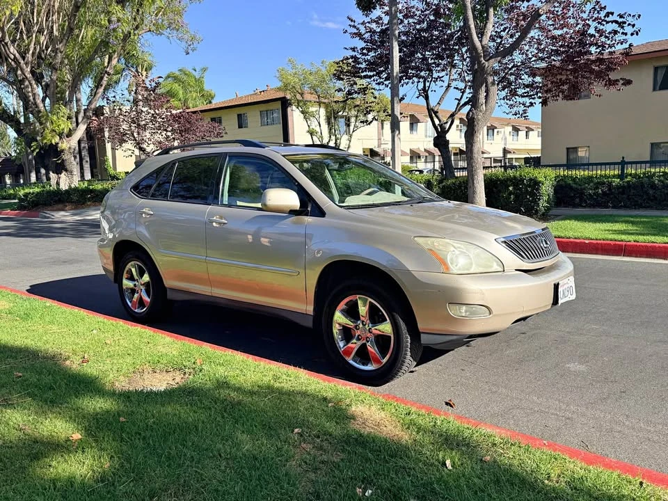 2005 Lexus RX 2nd Gen - Image 2 of 18