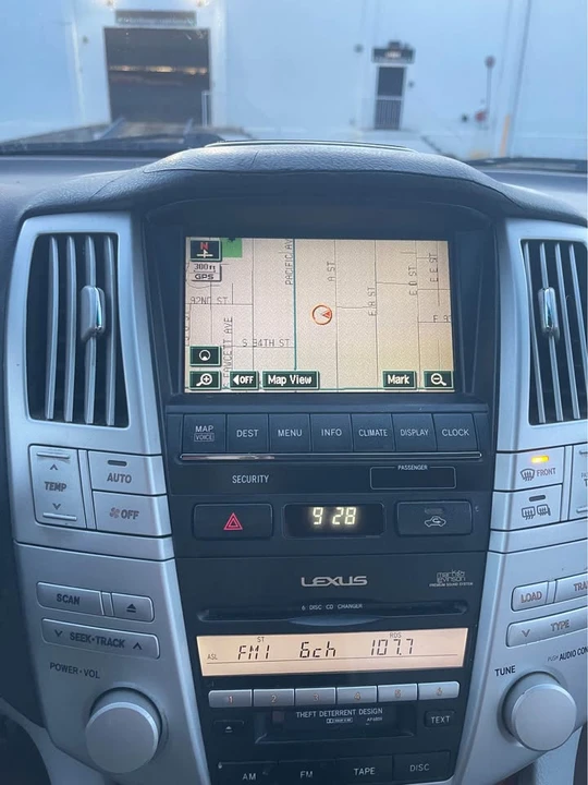 2005 Lexus RX 2nd Gen - Image 11 of 14