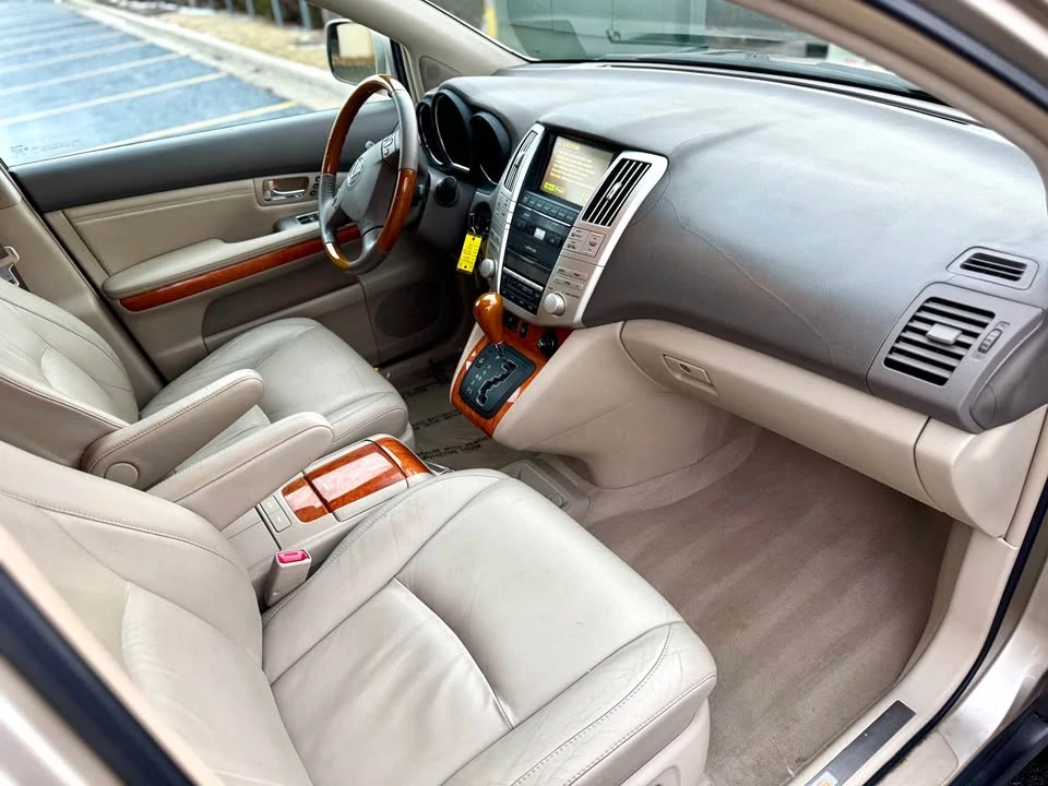 2005 Lexus RX 2nd Gen - Image 16 of 18