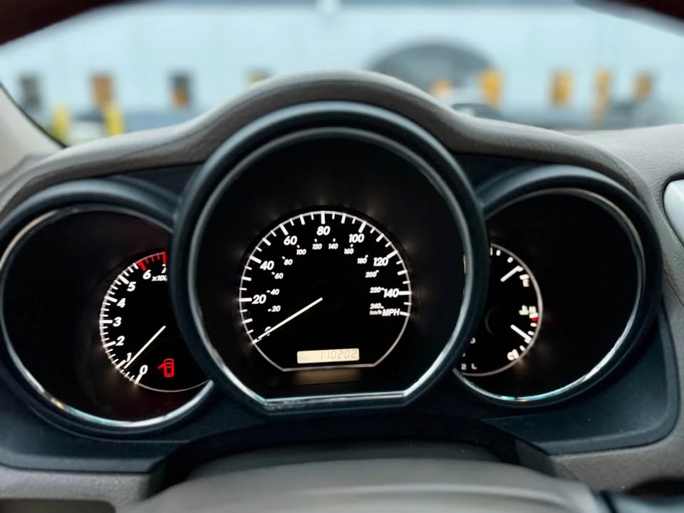 2005 Lexus RX 2nd Gen - Image 12 of 18
