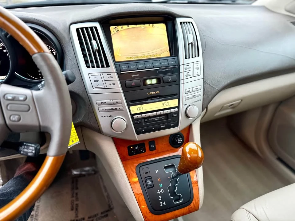 2005 Lexus RX 2nd Gen - Image 13 of 18