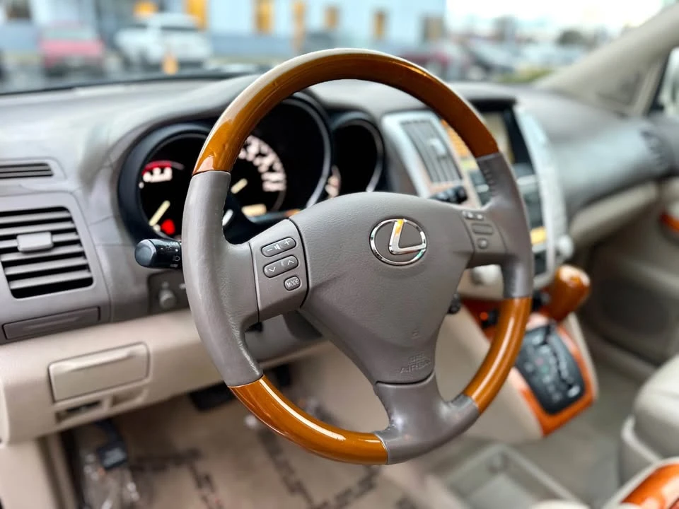 2005 Lexus RX 2nd Gen - Image 11 of 18