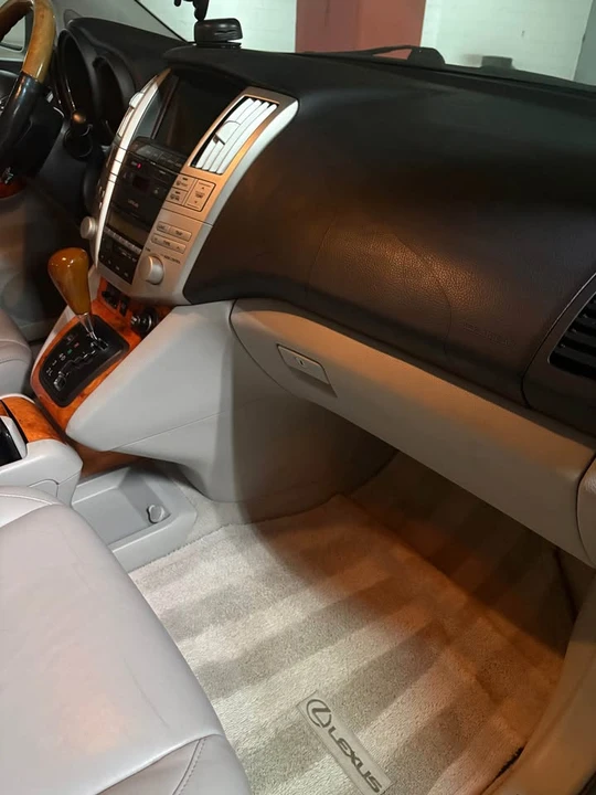 2005 Lexus RX 2nd Gen - Image 5 of 16