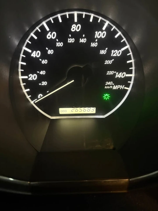 2005 Lexus RX 2nd Gen - Image 11 of 16