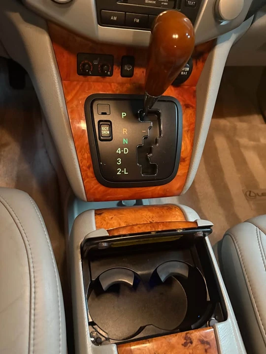 2005 Lexus RX 2nd Gen - Image 9 of 16
