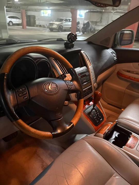 2005 Lexus RX 2nd Gen - Image 7 of 16