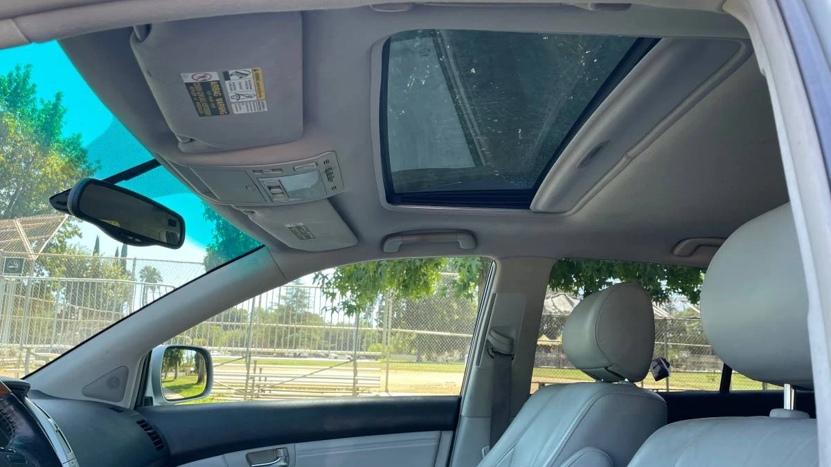 2005 Lexus RX 2nd Gen - Image 12 of 14