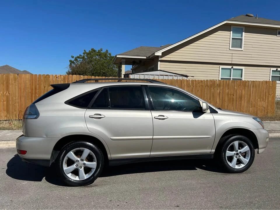 2005 Lexus RX 2nd Gen - Image 3 of 12