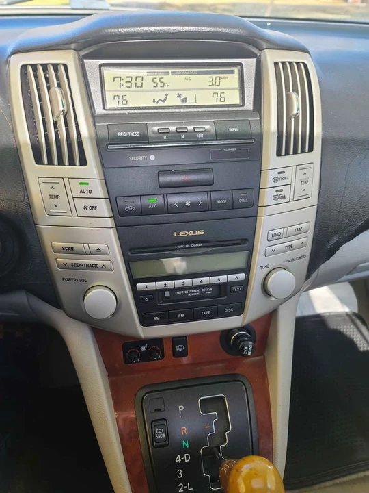 2005 Lexus RX 2nd Gen - Image 9 of 11