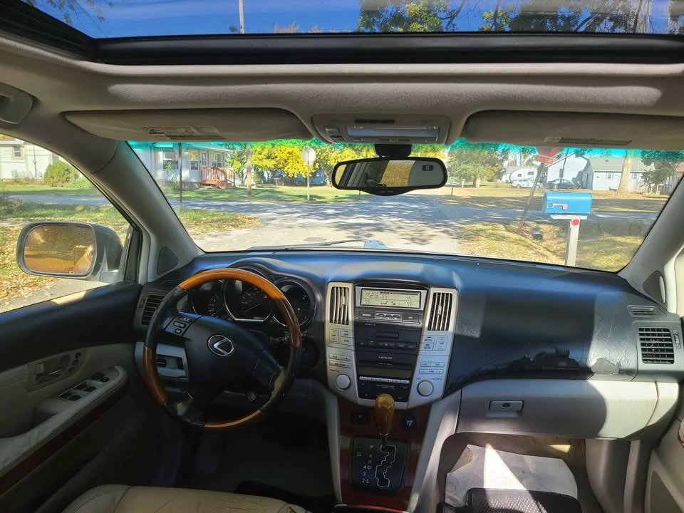 2005 Lexus RX 2nd Gen - Image 4 of 11