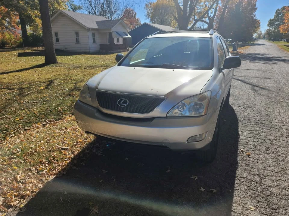 2005 Lexus RX 2nd Gen - Image 2 of 11