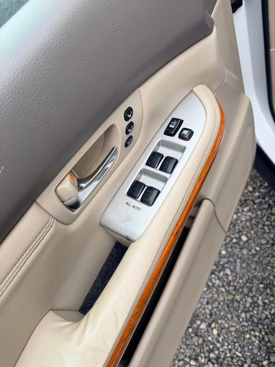 2005 Lexus RX 2nd Gen - Image 11 of 20
