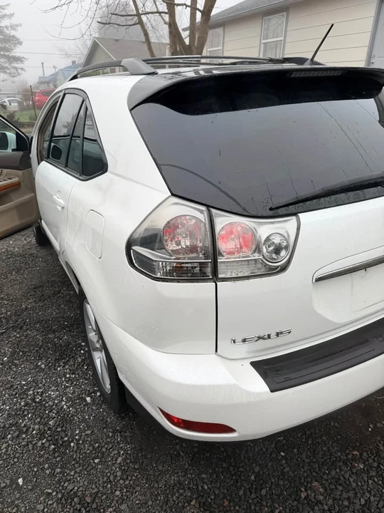 2005 Lexus RX 2nd Gen - Image 3 of 20