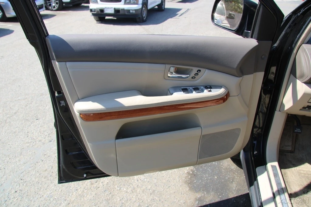 2005 Lexus RX 2nd Gen - Image 15 of 21