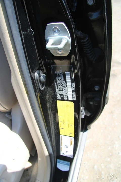 2005 Lexus RX 2nd Gen - Image 14 of 21