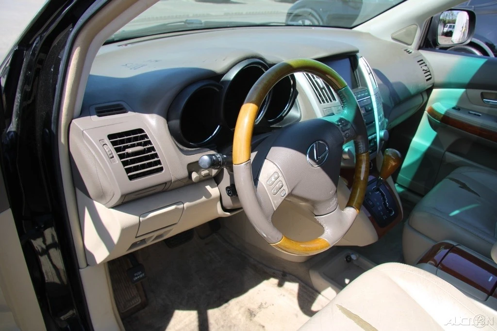 2005 Lexus RX 2nd Gen - Image 17 of 21