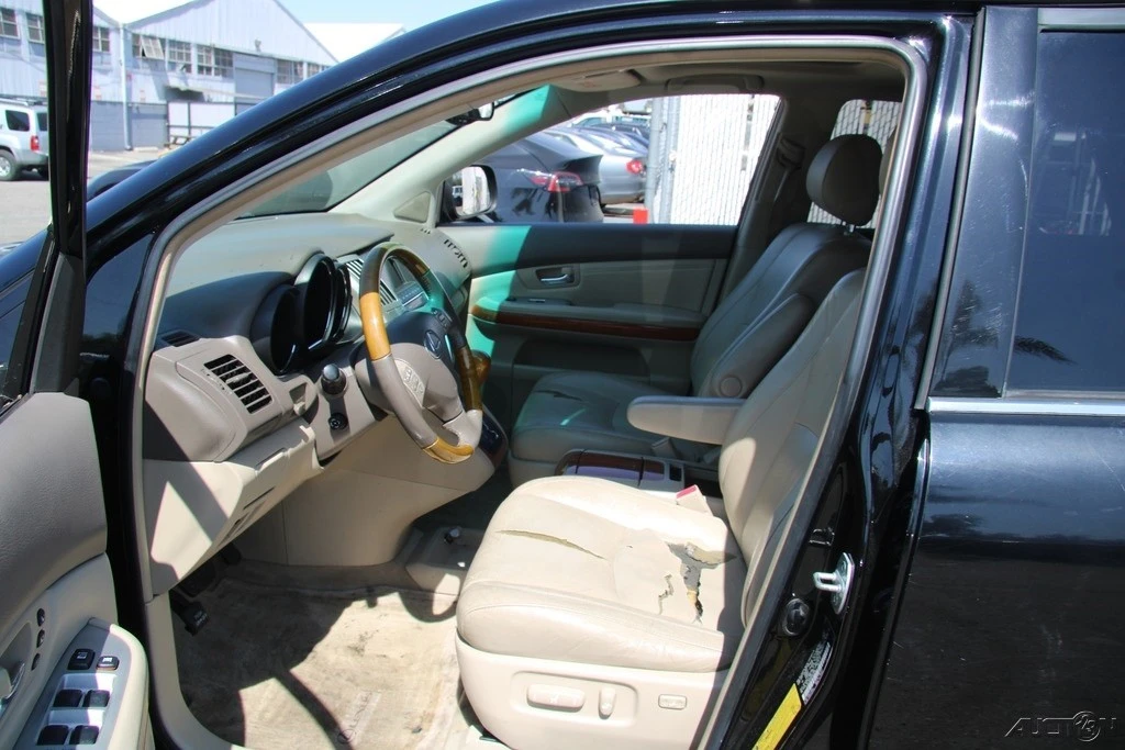 2005 Lexus RX 2nd Gen - Image 16 of 21