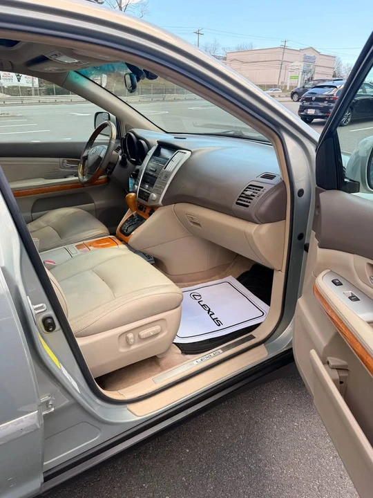 2005 Lexus RX 2nd Gen - Image 6 of 12