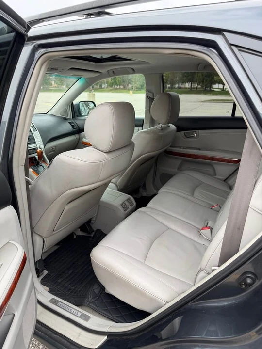 2005 Lexus RX 2nd Gen - Image 8 of 11